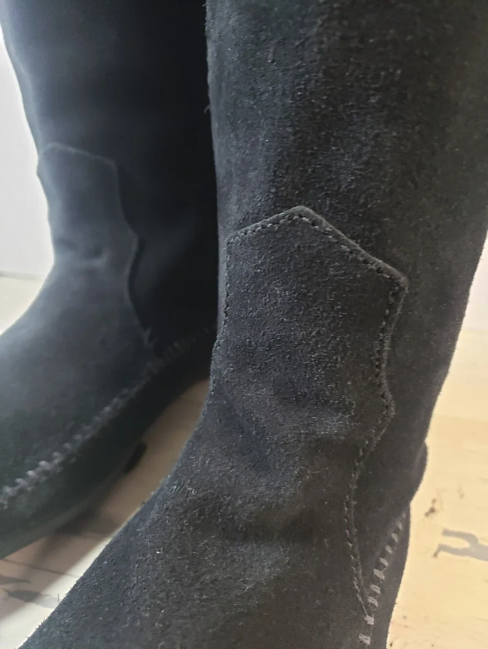 Minnetonka Genuine Suede Leather Over the Knee Boots w/ Fringe - Women's size 10